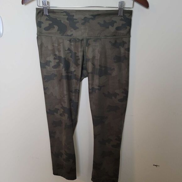 LULULEMON WUNDER UNDER CROP SAVASANA CAMO FATIGUE GREEN (FULL ON LUXTREME), SIZ - Picture 1 of 3